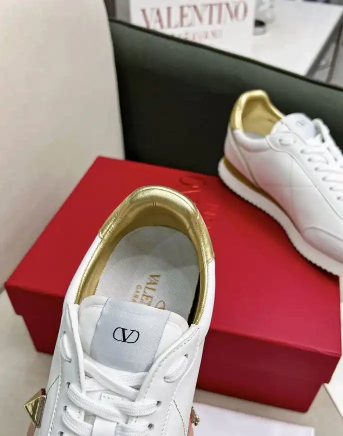 hype Valentino Sneakers