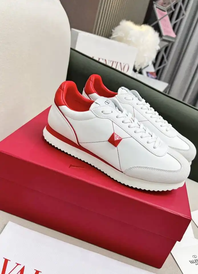 hype Valentino Sneakers