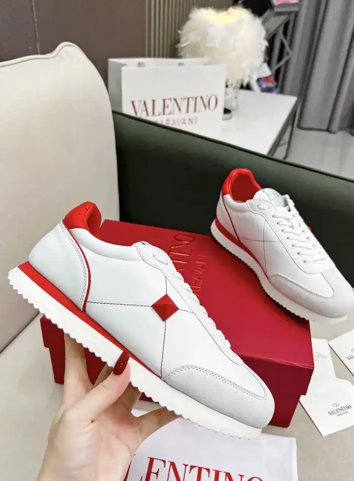 hype Valentino Sneakers