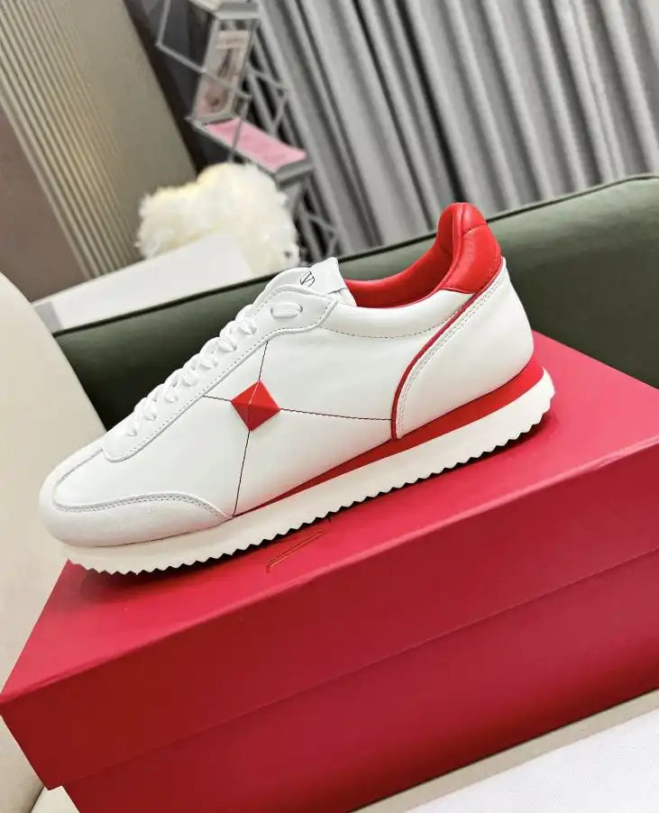 hype Valentino Sneakers