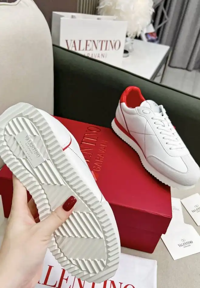 hype Valentino Sneakers