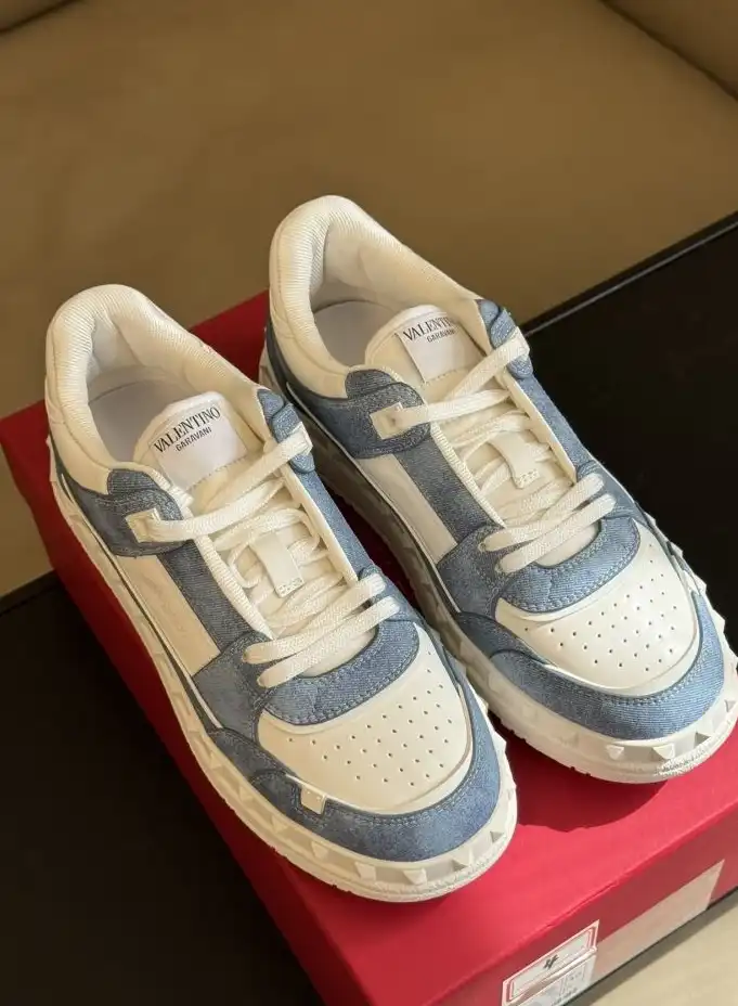 hype Valentino Sneakers