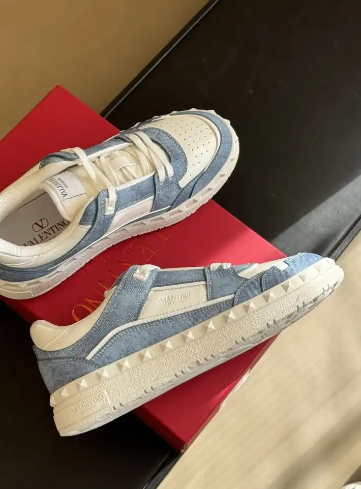 hype Valentino Sneakers