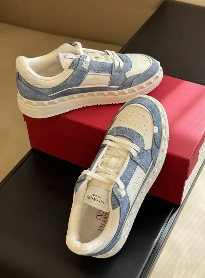 hype Valentino Sneakers