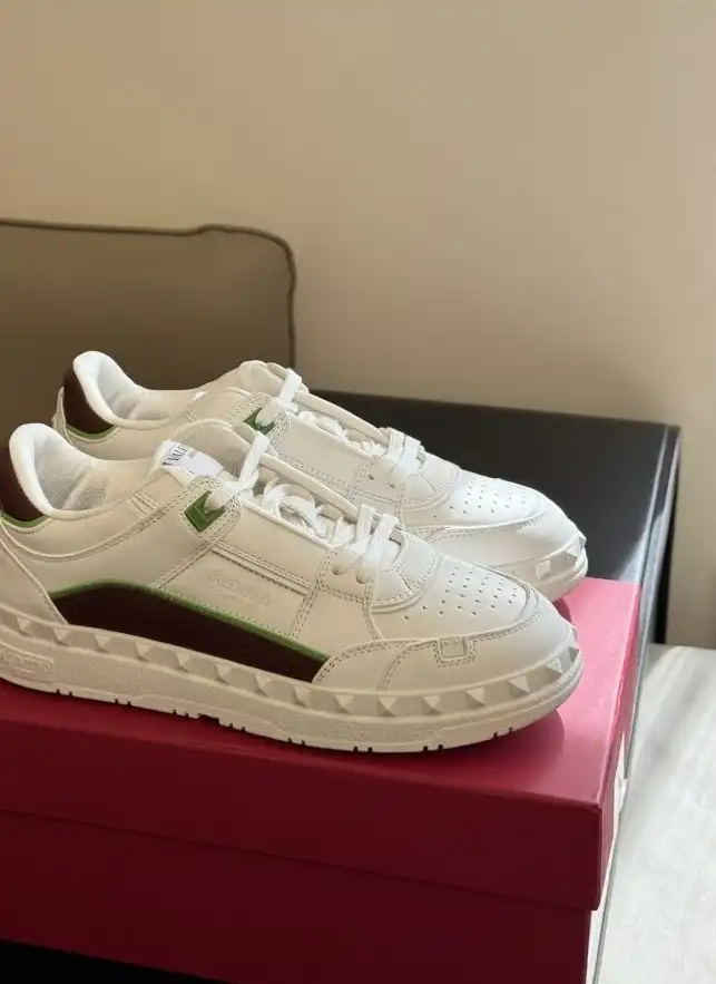 hype Valentino Sneakers