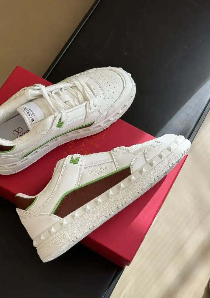 hype Valentino Sneakers