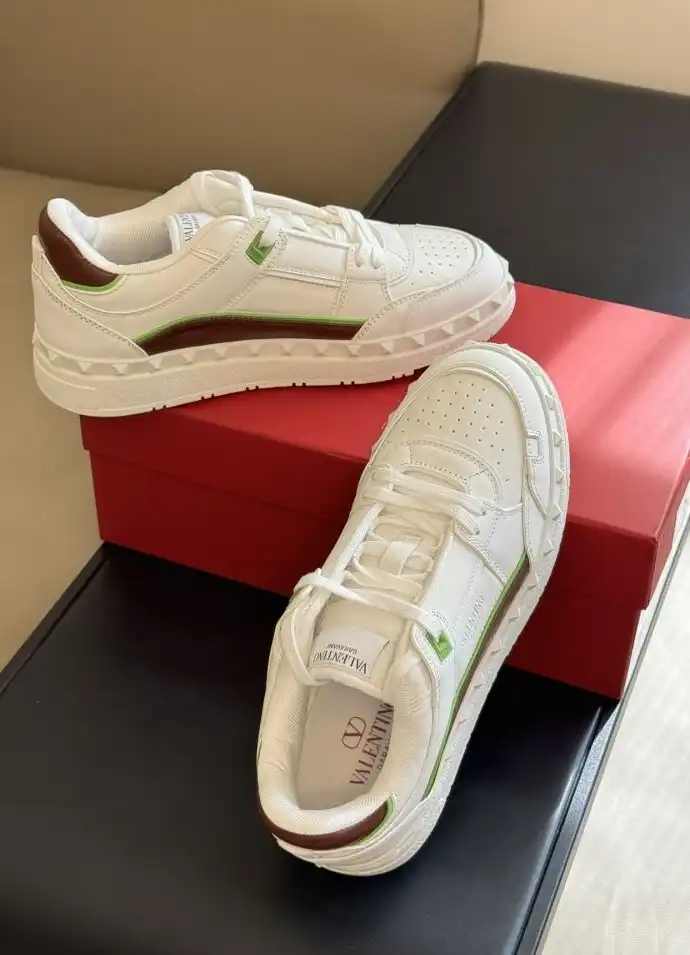 hype Valentino Sneakers