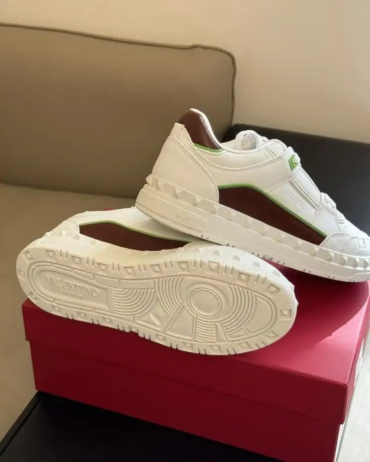 hype Valentino Sneakers