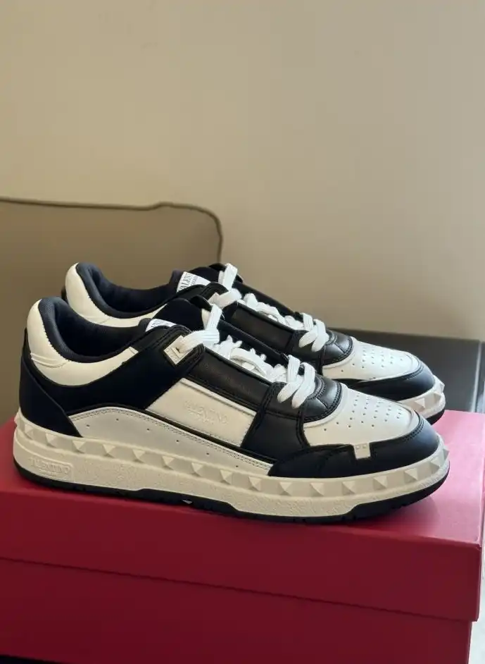 hype Valentino Sneakers