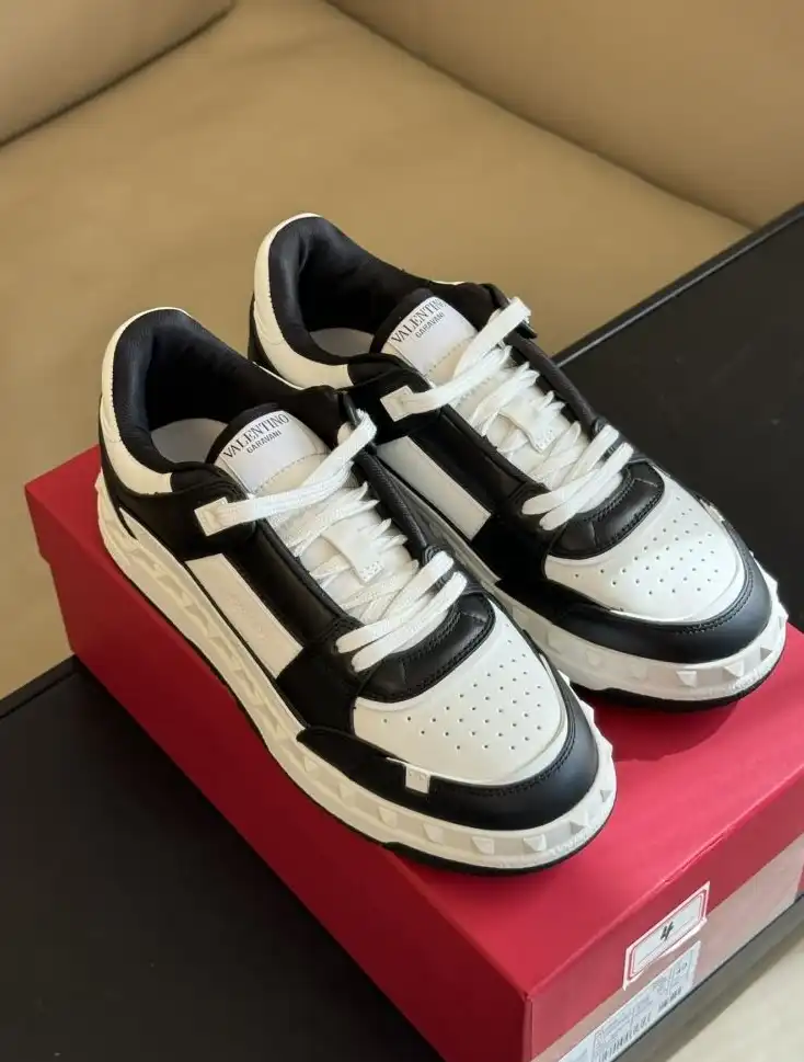 hype Valentino Sneakers