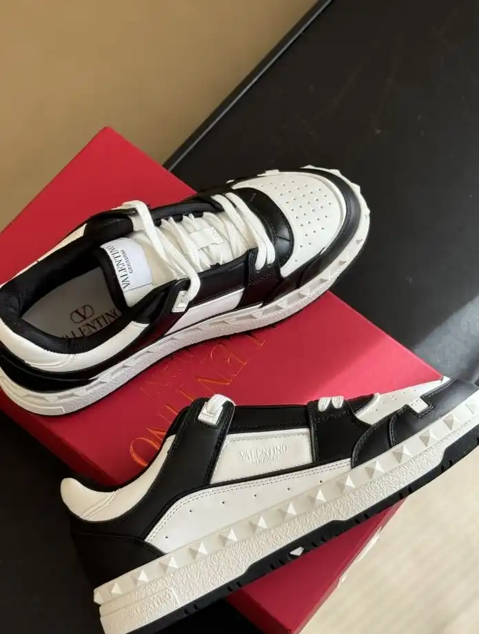 hype Valentino Sneakers