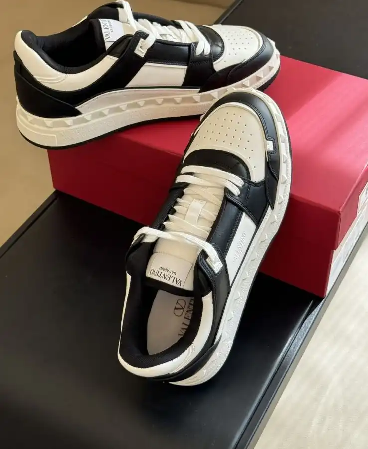 hype Valentino Sneakers