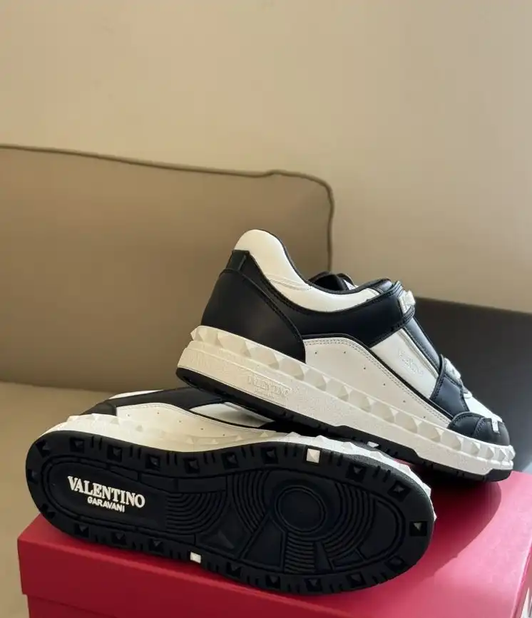 hype Valentino Sneakers