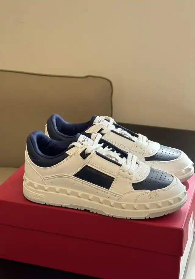 hype Valentino Sneakers