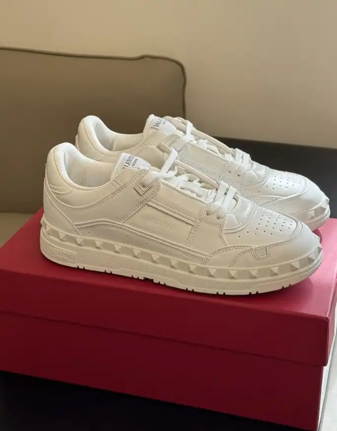 hype Valentino Sneakers