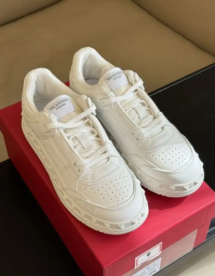 hype Valentino Sneakers