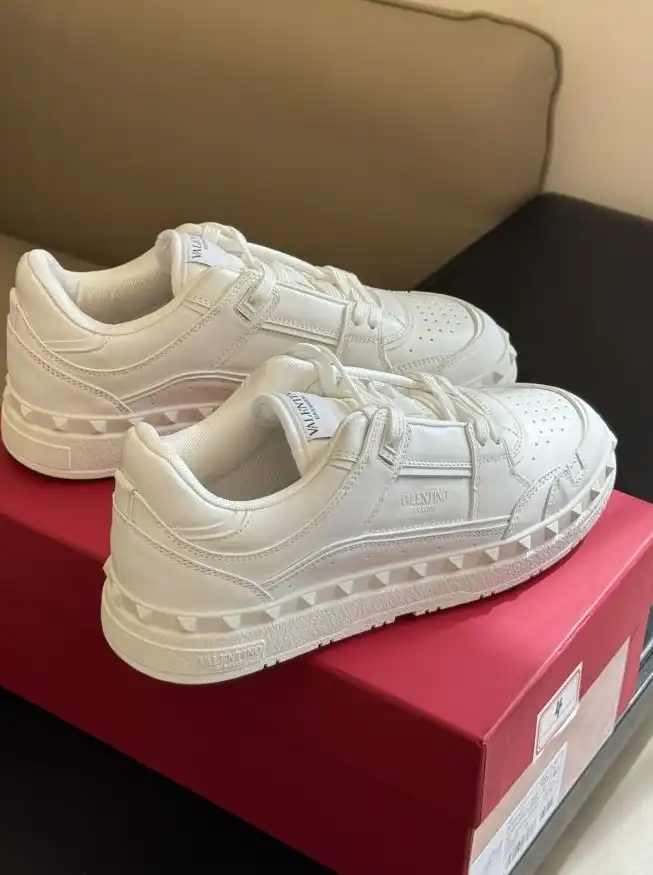 hype Valentino Sneakers