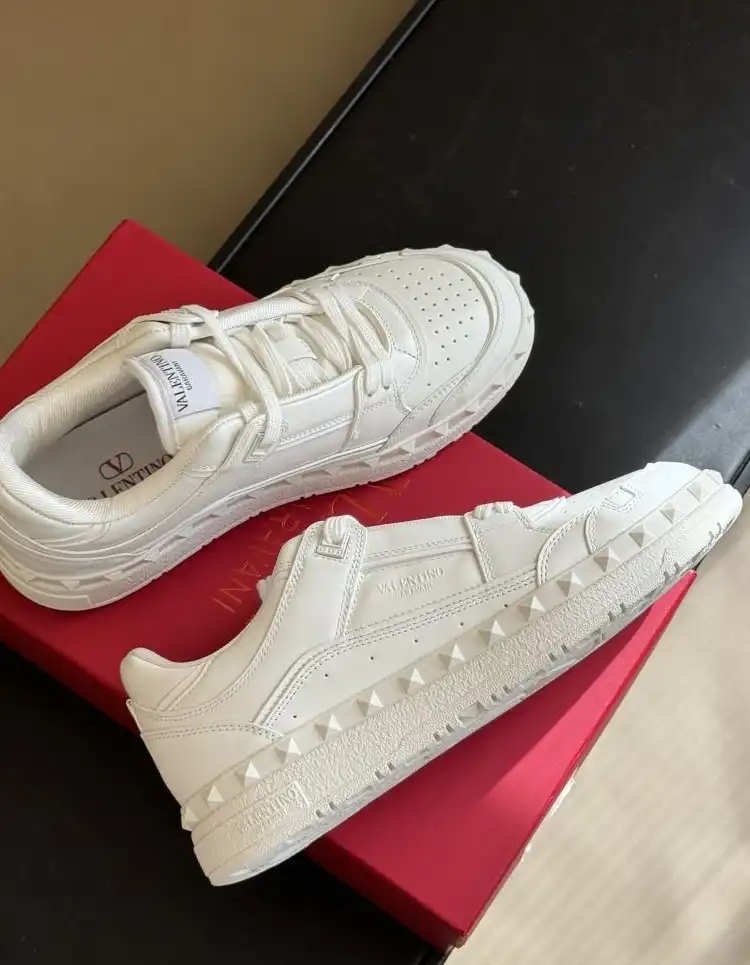 hype Valentino Sneakers