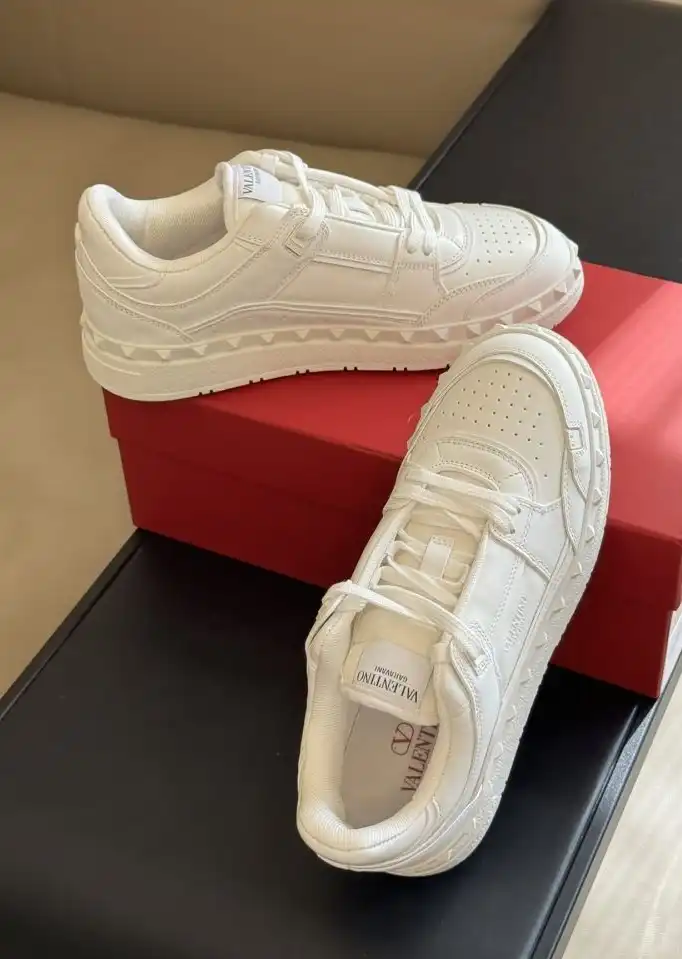 hype Valentino Sneakers