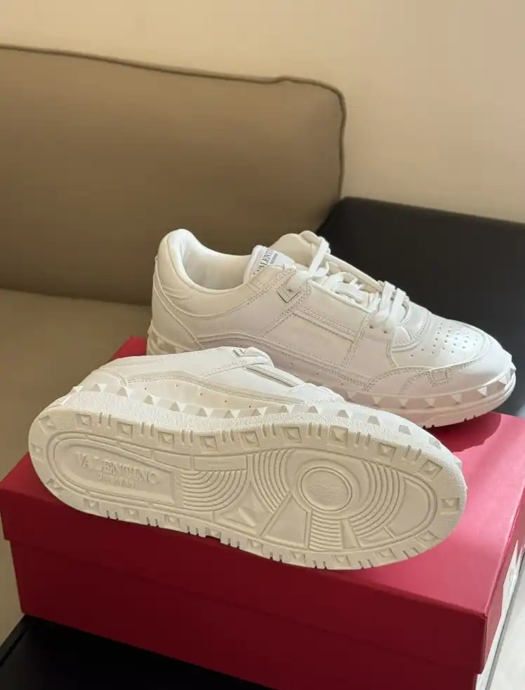 hype Valentino Sneakers