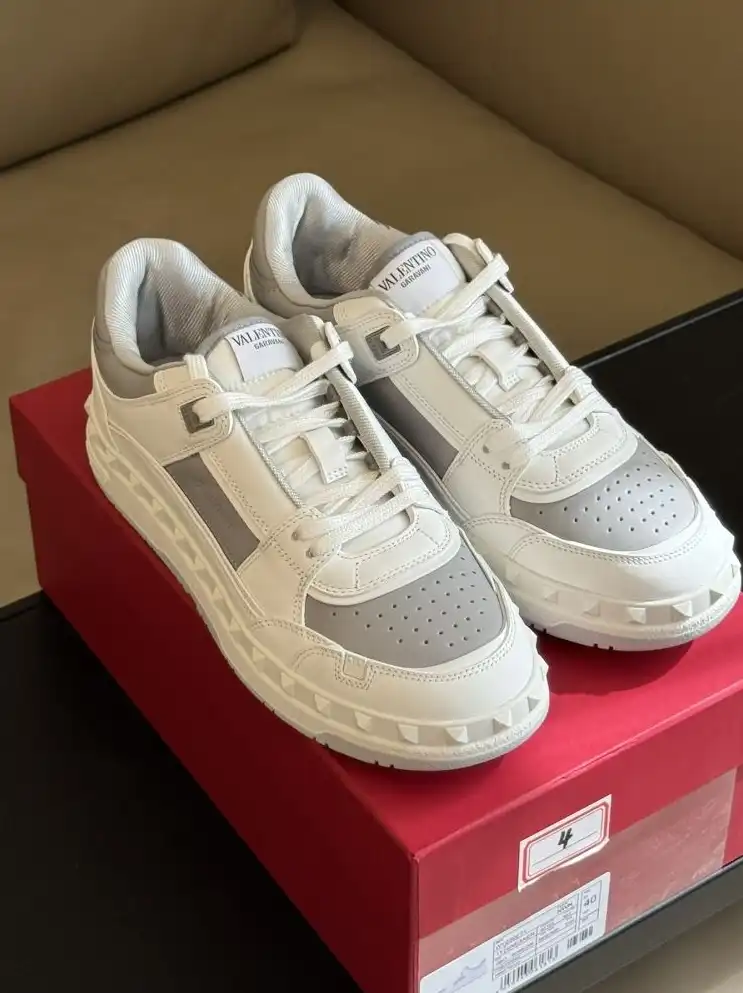 hype Valentino Sneakers