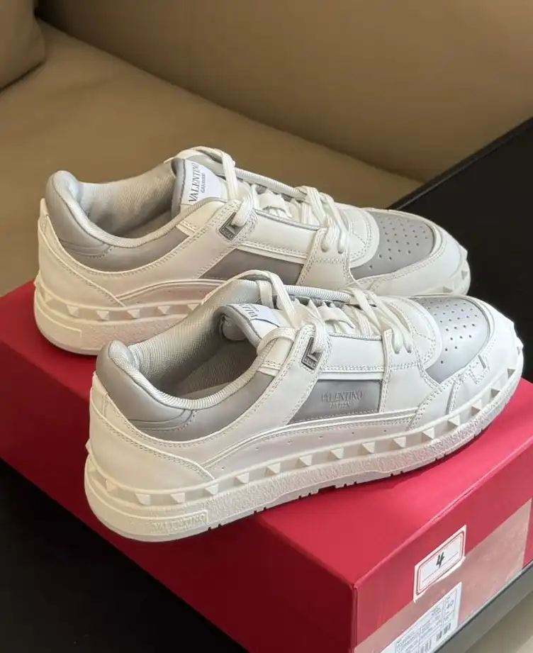 hype Valentino Sneakers