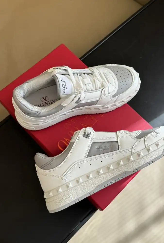 hype Valentino Sneakers