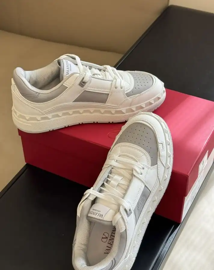 hype Valentino Sneakers