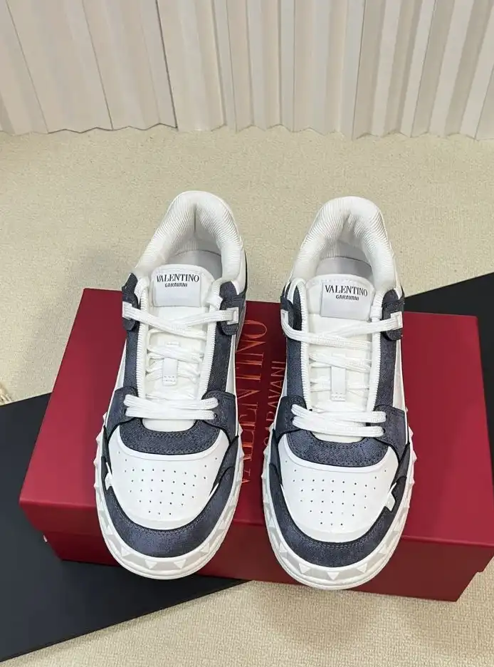 hype Valentino Sneakers