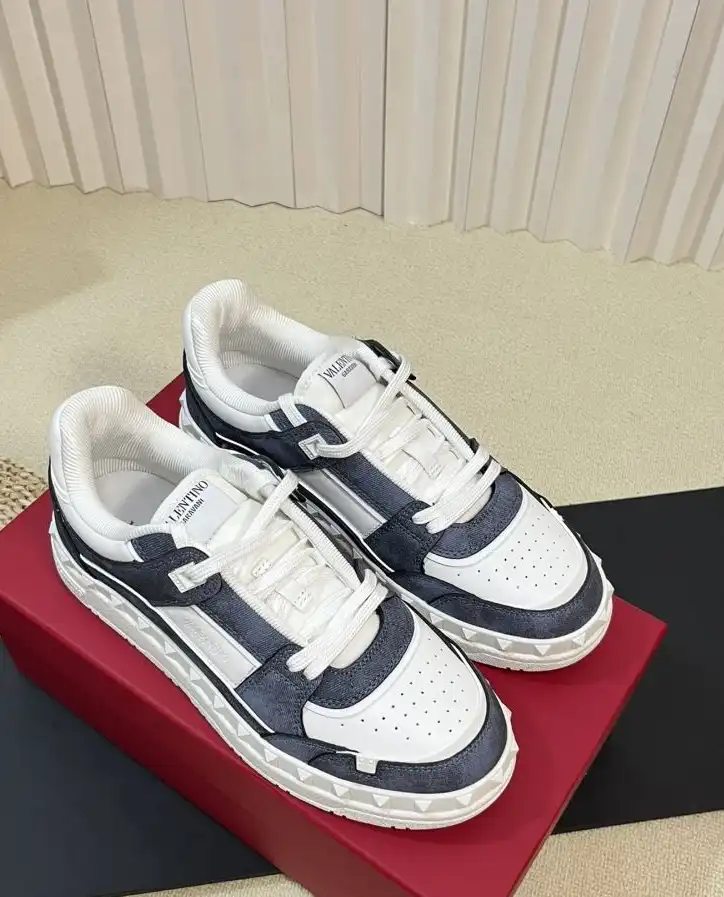 hype Valentino Sneakers