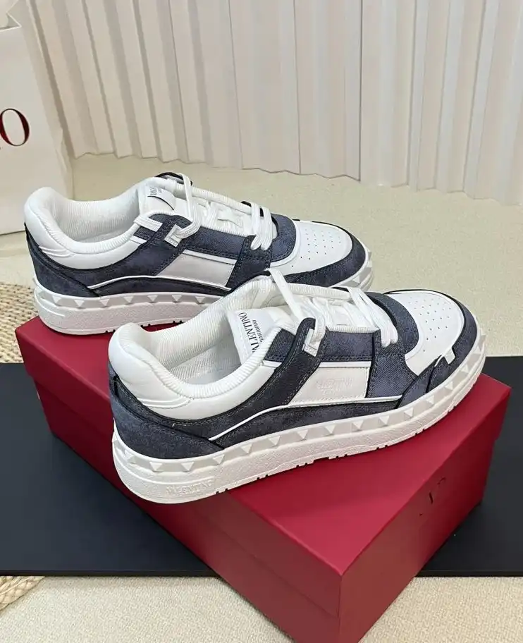 hype Valentino Sneakers