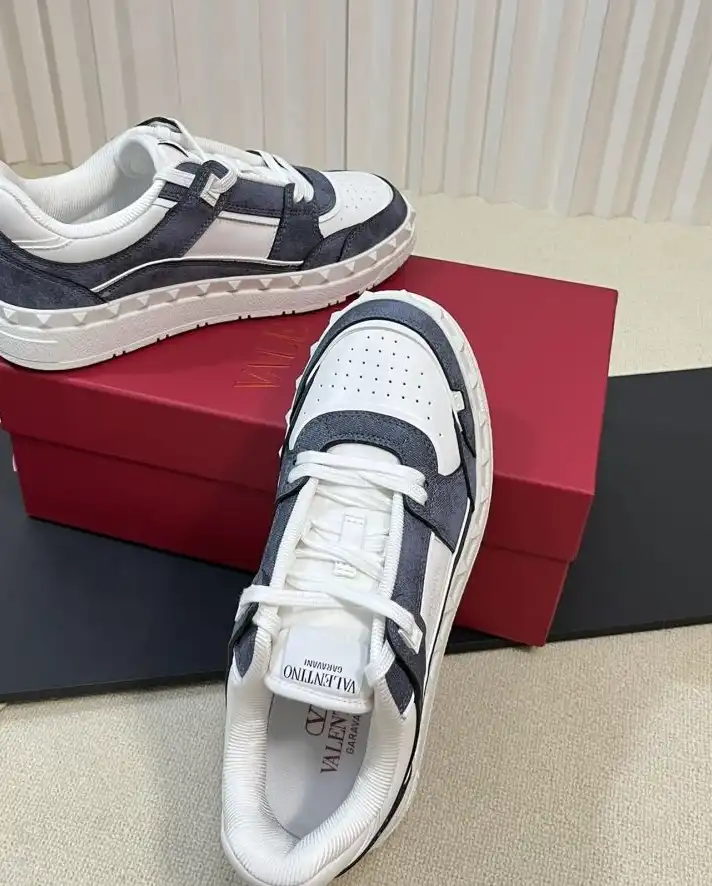 hype Valentino Sneakers