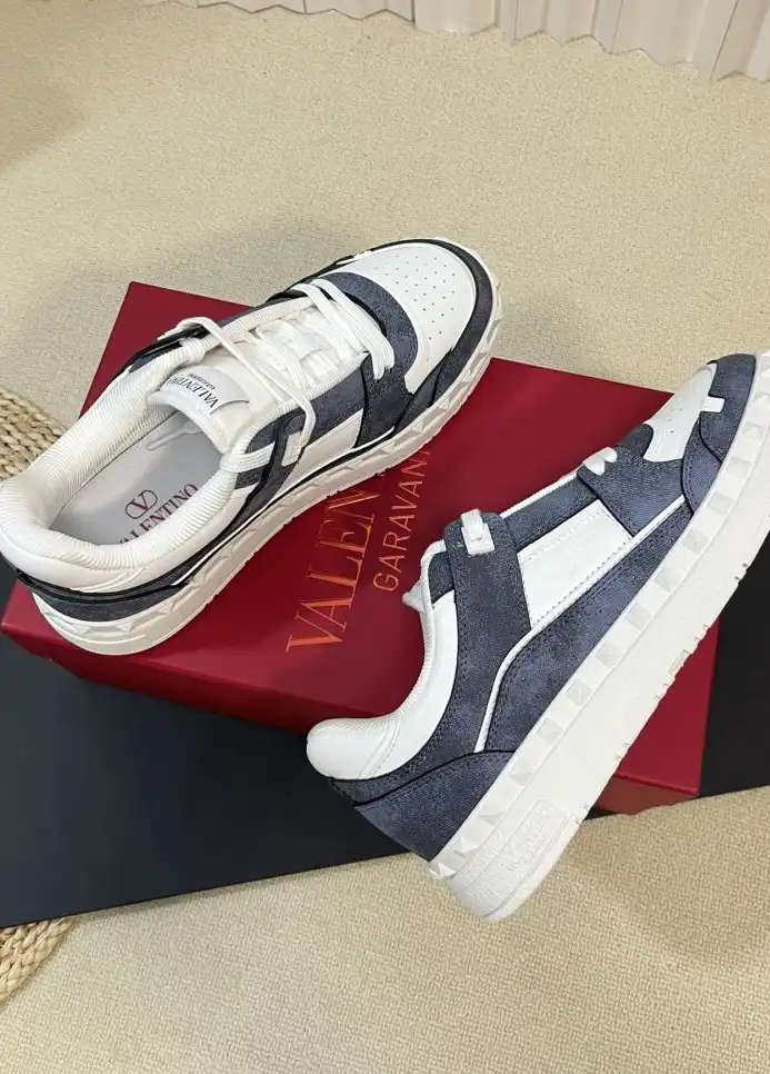 hype Valentino Sneakers