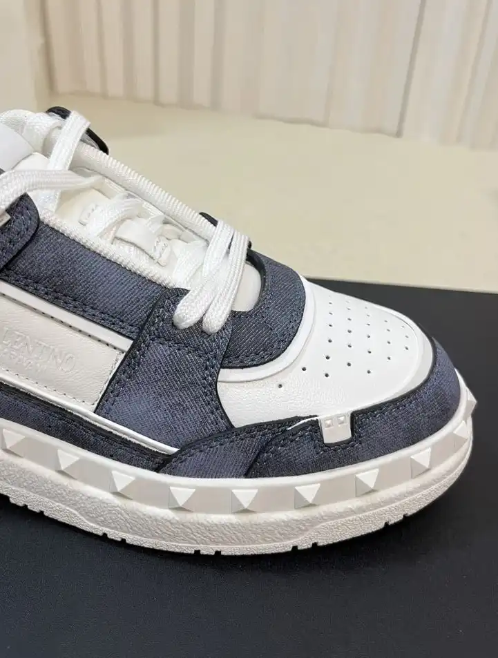 hype Valentino Sneakers