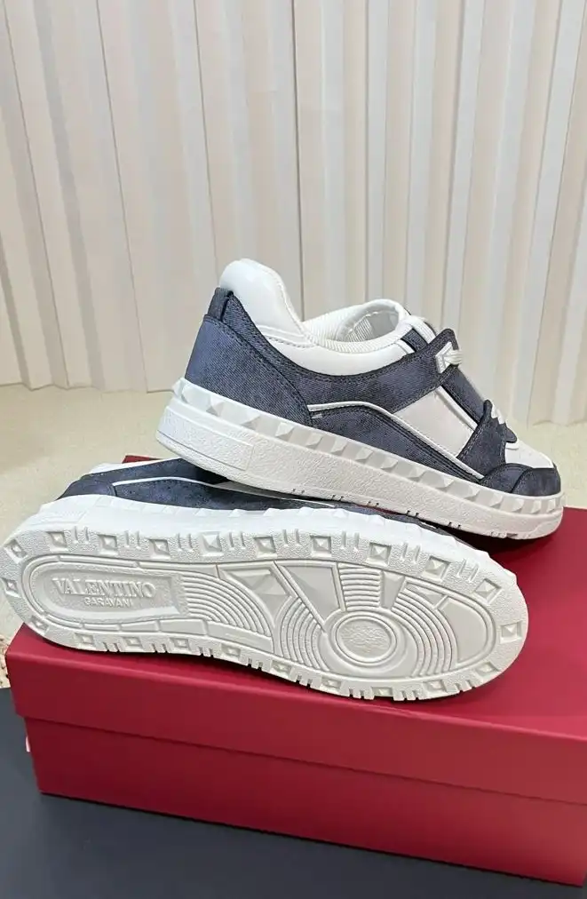 hype Valentino Sneakers