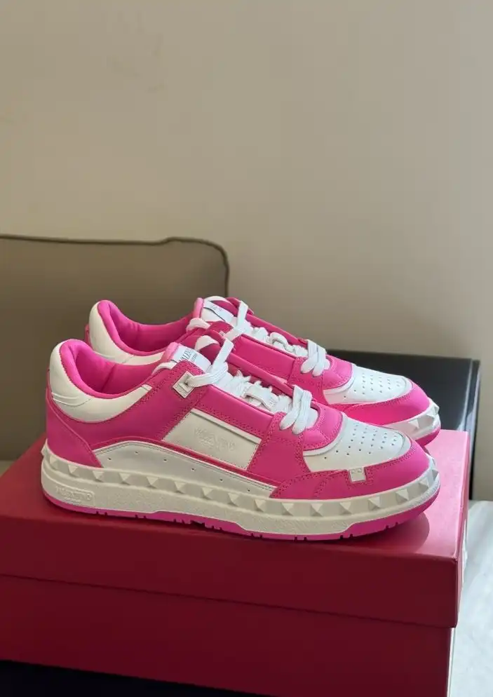 hype Valentino Sneakers