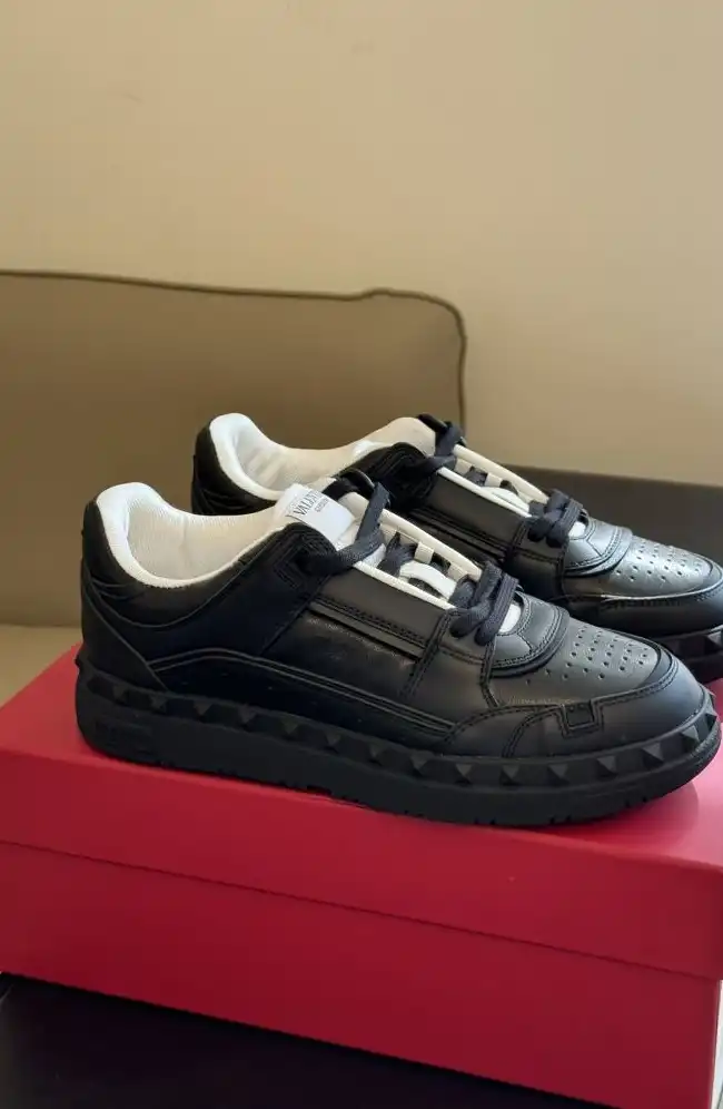 hype Valentino Sneakers