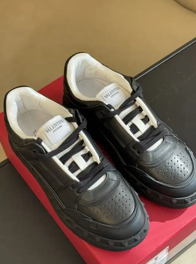 hype Valentino Sneakers