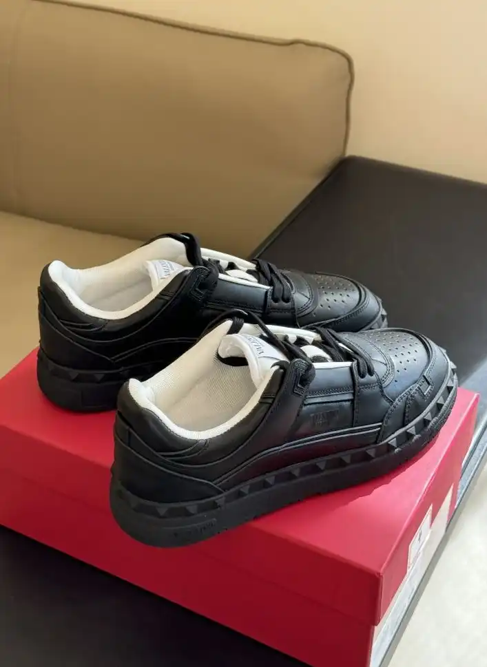 hype Valentino Sneakers