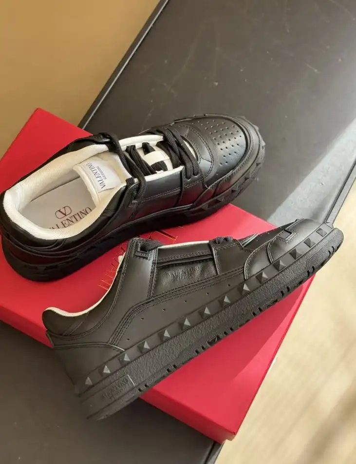 hype Valentino Sneakers