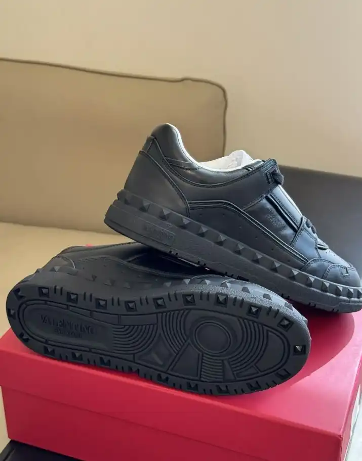 hype Valentino Sneakers