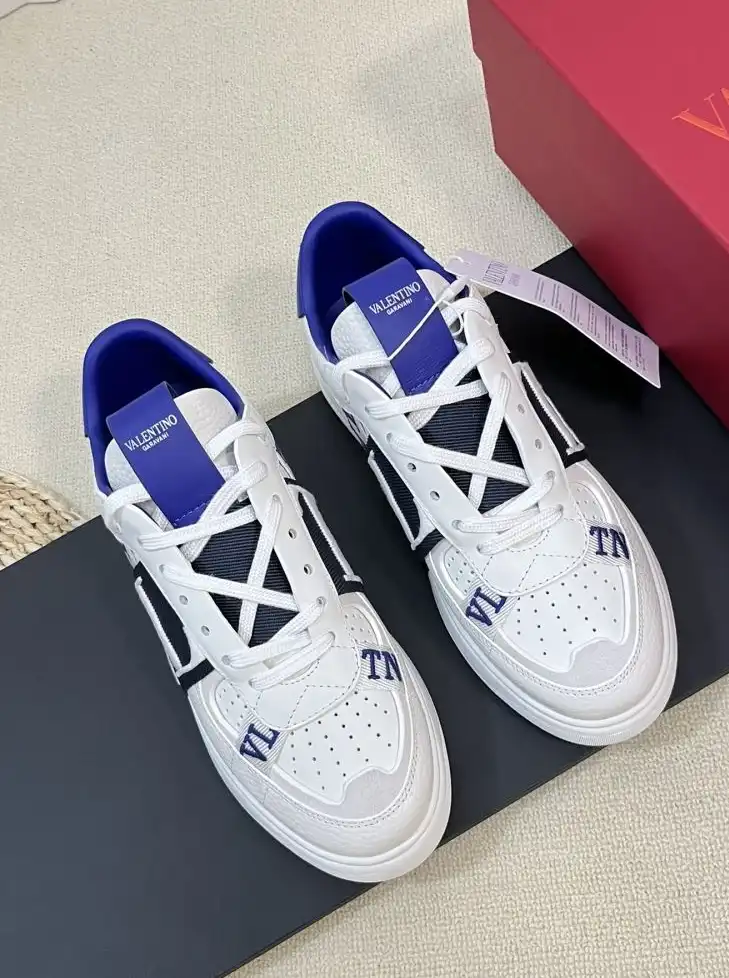 hype Valentino Sneakers