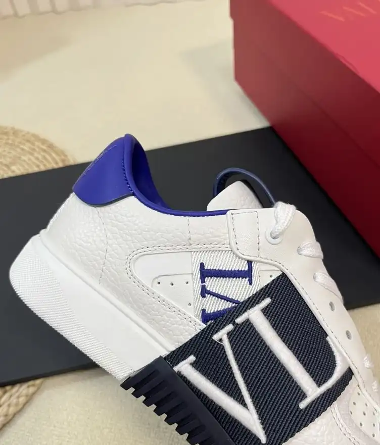 hype Valentino Sneakers