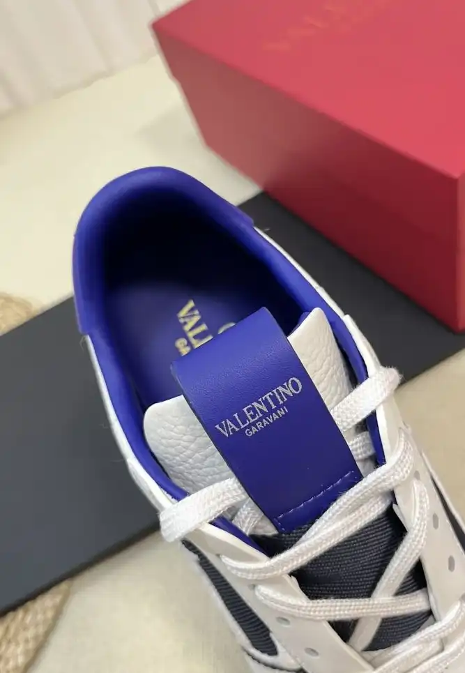 hype Valentino Sneakers