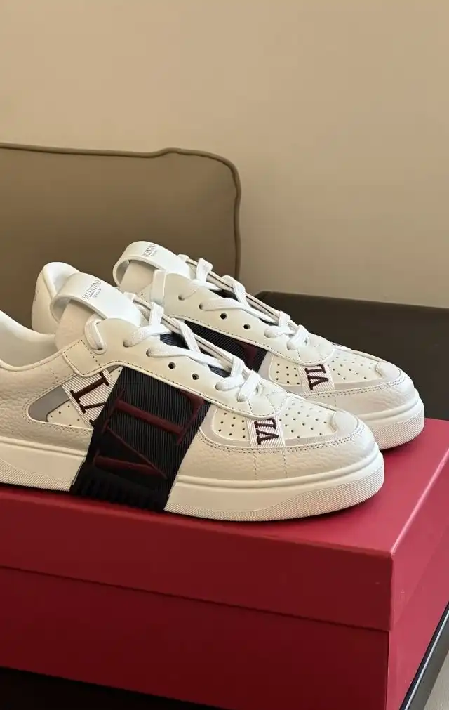 hype Valentino Sneakers