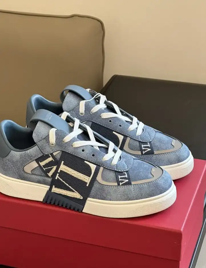 hype Valentino Sneakers