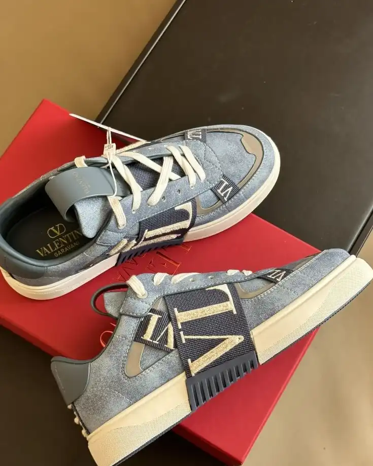 hype Valentino Sneakers