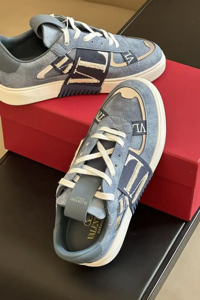 hype Valentino Sneakers