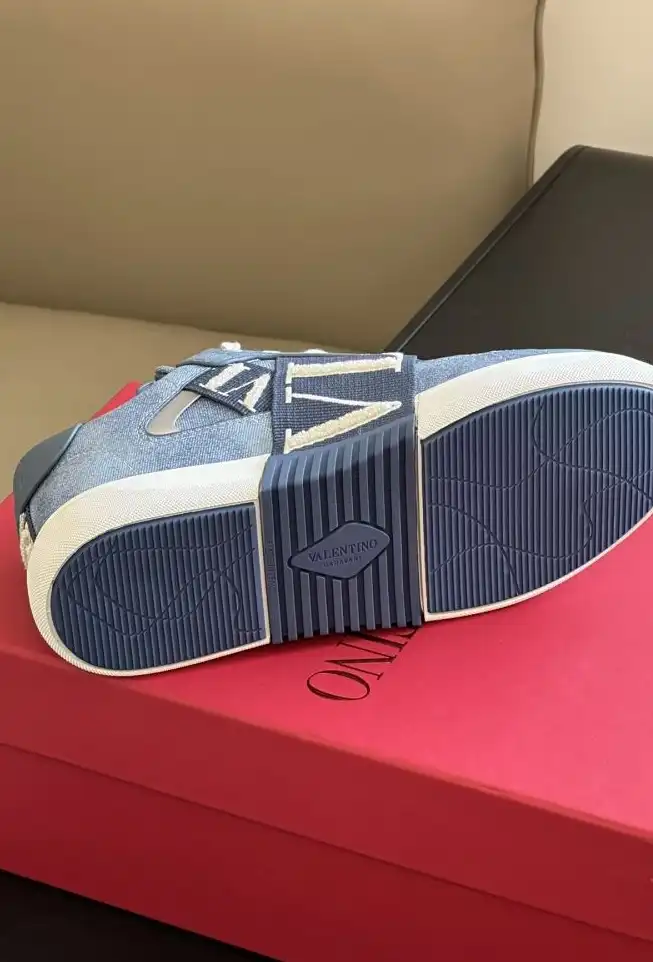 hype Valentino Sneakers