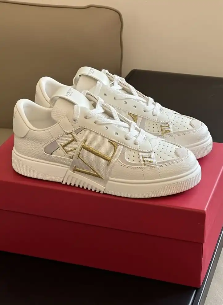 hype Valentino Sneakers